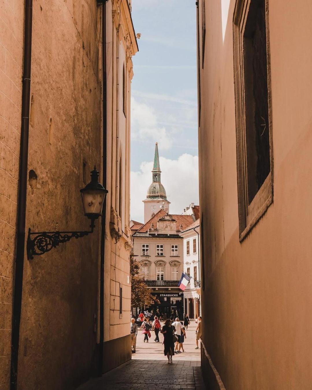 Extralarge Queen Room In The Heart Of Bratislava With Terrace Exterior foto
