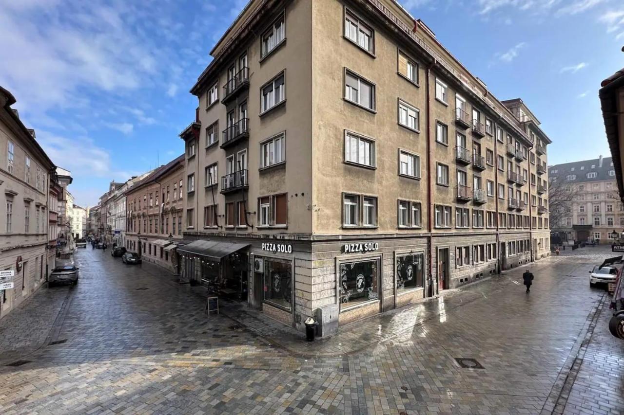 Extralarge Queen Room In The Heart Of Bratislava With Terrace Exterior foto