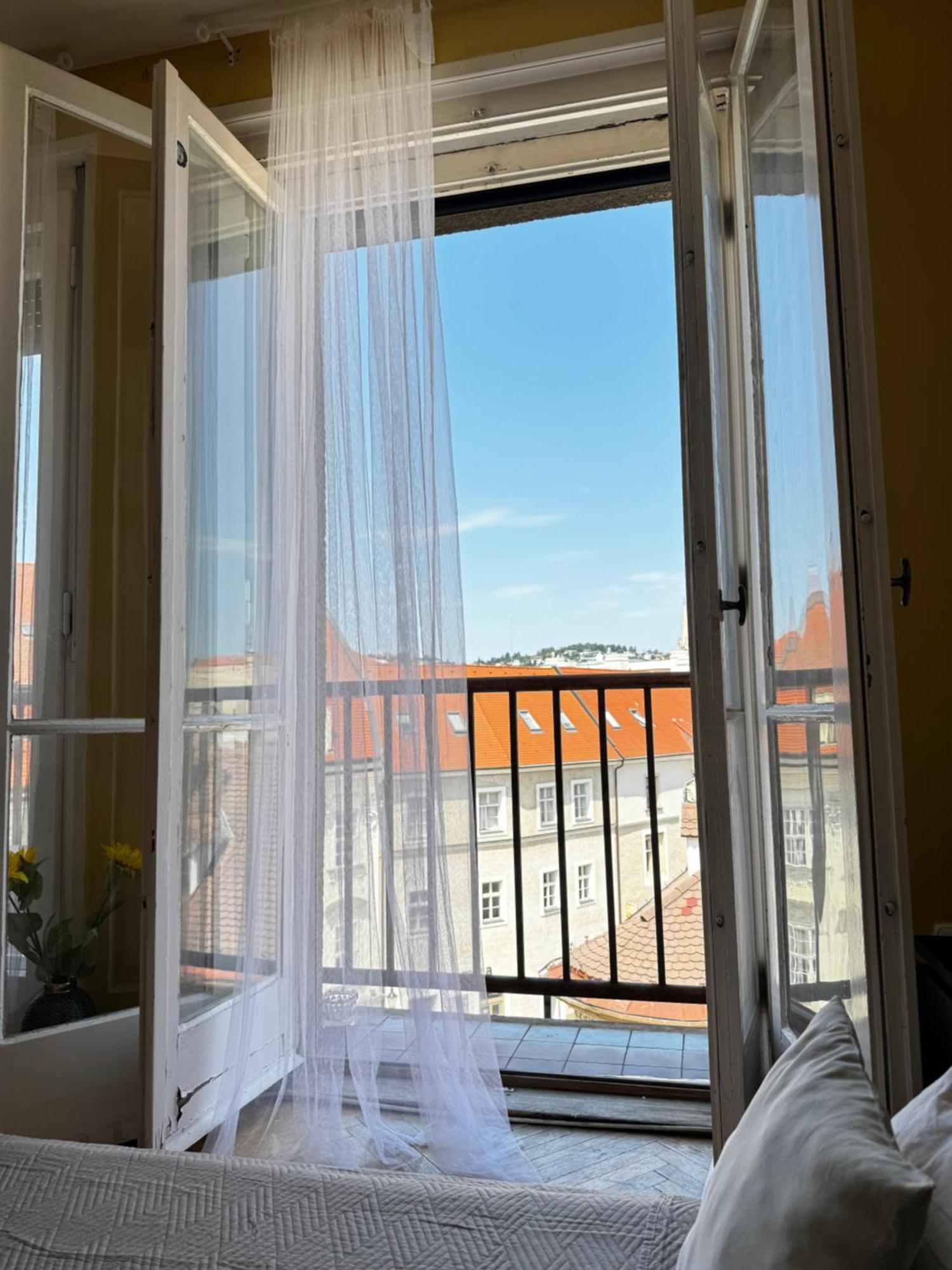 Extralarge Queen Room In The Heart Of Bratislava With Terrace Exterior foto