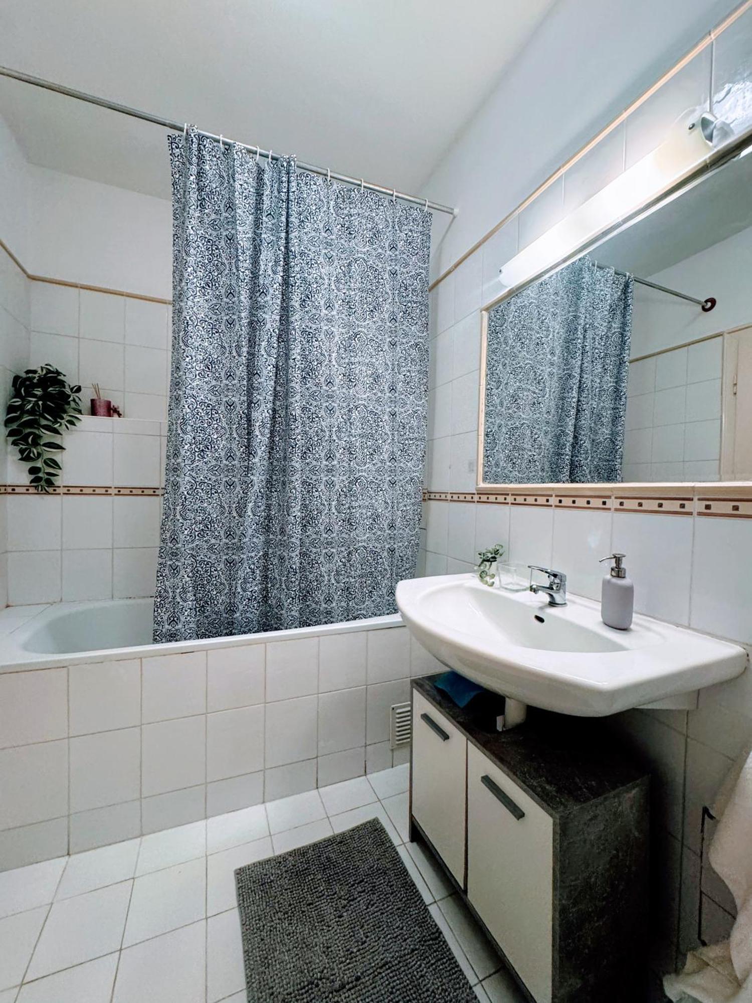 Extralarge Queen Room In The Heart Of Bratislava With Terrace Exterior foto
